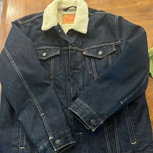 Like new Levi’s sherpa lined denim jacket